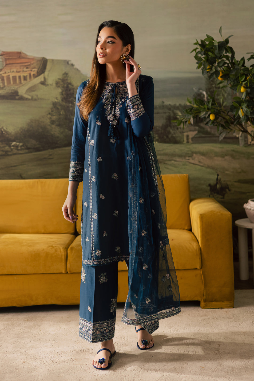 Maneezay 3Pc - Embroidered Lawn Pret