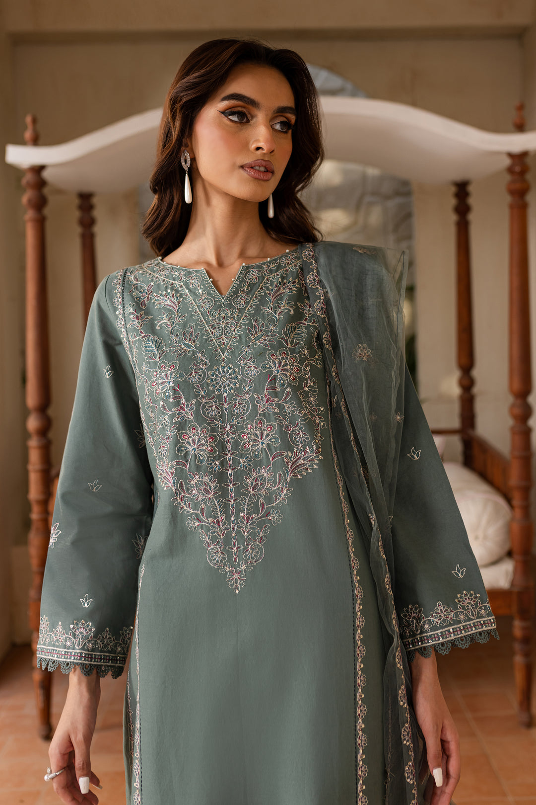 Nooraan 3Pc - Embroidered Khaddar Dress