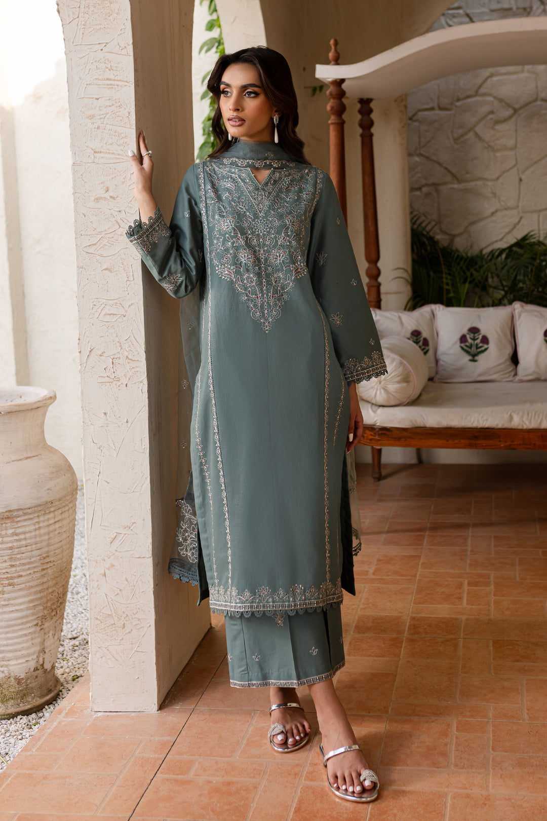 Nooraan 3Pc - Embroidered Khaddar Dress