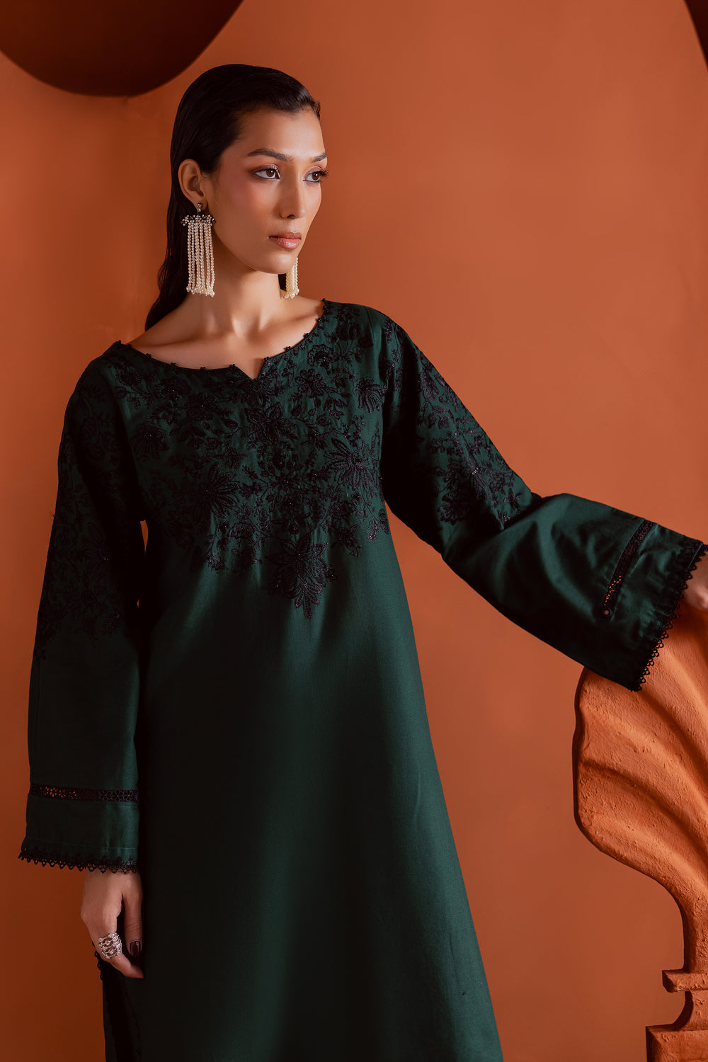 Side profile of embroidered emerald green khaddar kurta and shalwar set — traditional South Asian outfit with modern elegance, ideal for festive and semi-formal gatherings