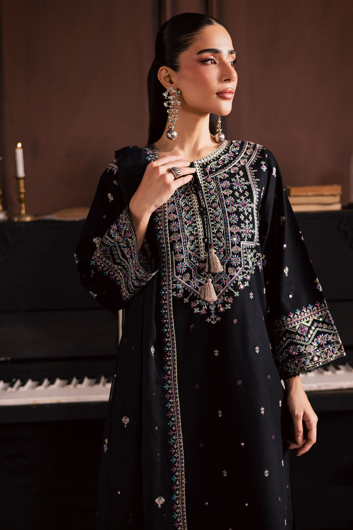 Graana 3Pc - Embroidered Khaddar Dress