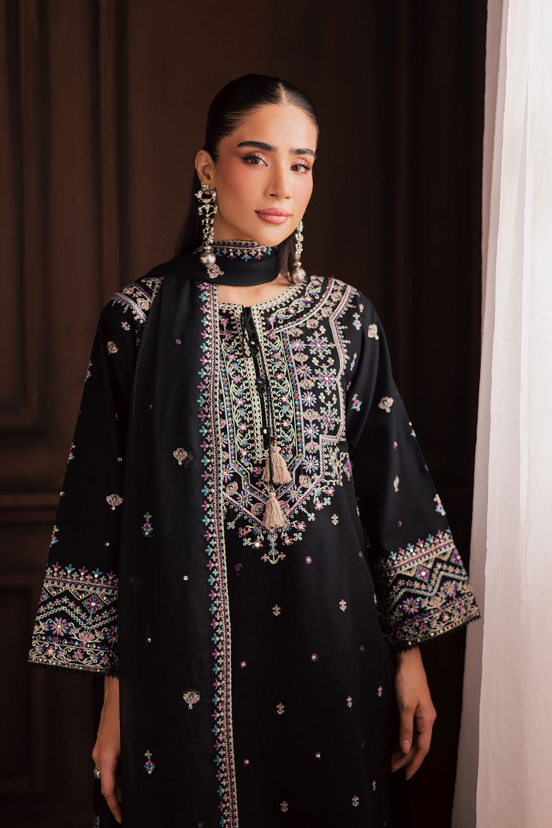 Graana 3Pc - Embroidered Khaddar Dress