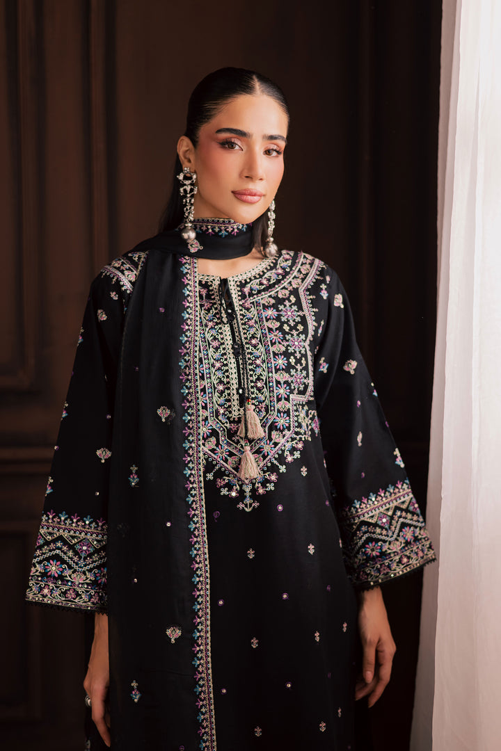 Graana 3Pc - Embroidered Khaddar Dress