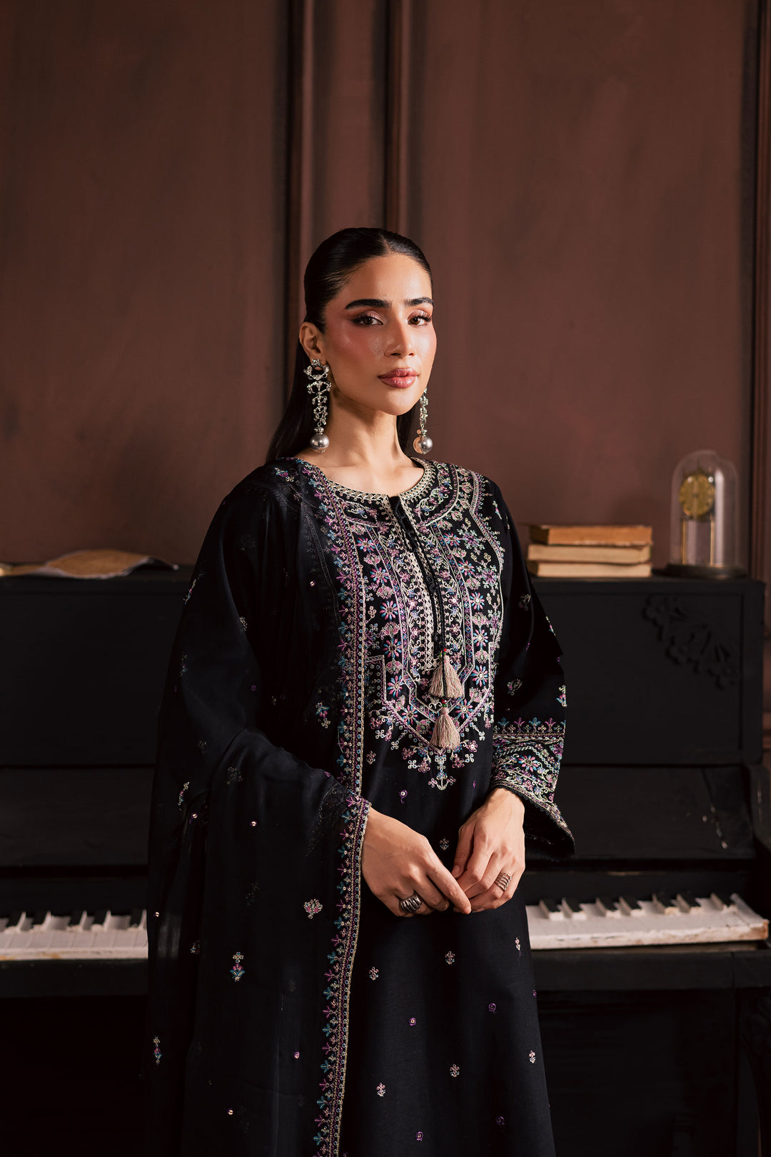 Graana 3Pc - Embroidered Khaddar Dress