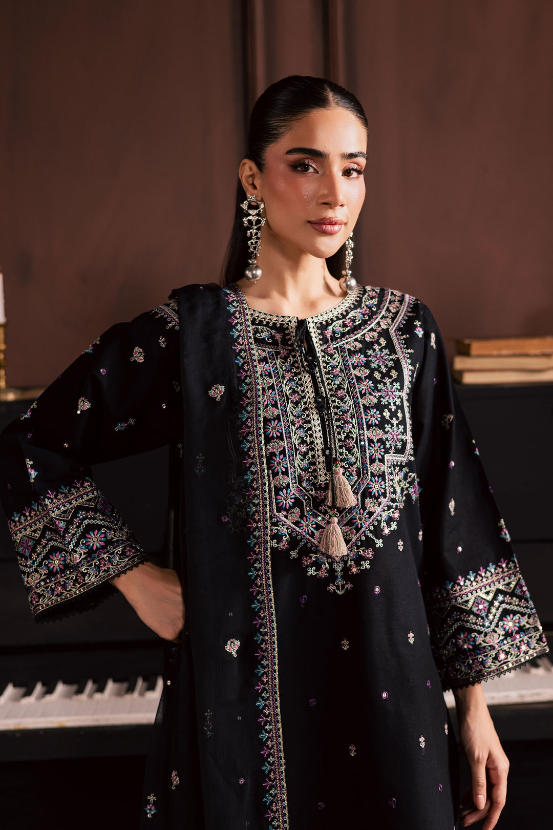 Graana 3Pc - Embroidered Khaddar Dress