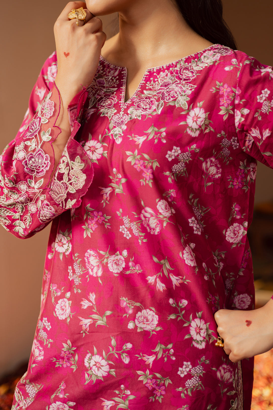 Elegant Pakistani designer wear by Batik UAE for South Asian women, teens, and adults. Featuring intricate embroidery, premium fabrics, and timeless craftsmanship. Available in multiple sizes — Small, Medium, Large, and Extra Large — perfect for every occasion and body type. Fashion UAE meets Desi elegance with Batik’s signature designs.