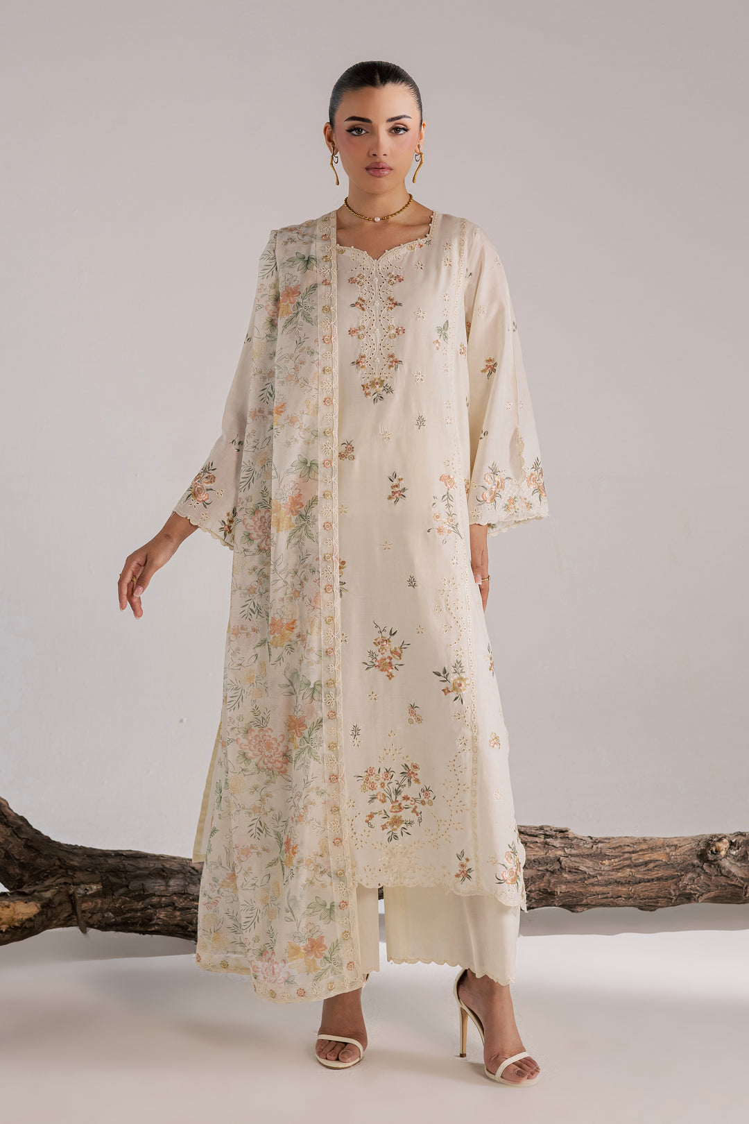 White Zoe 3Pc - Luxury Embroidered Lawn