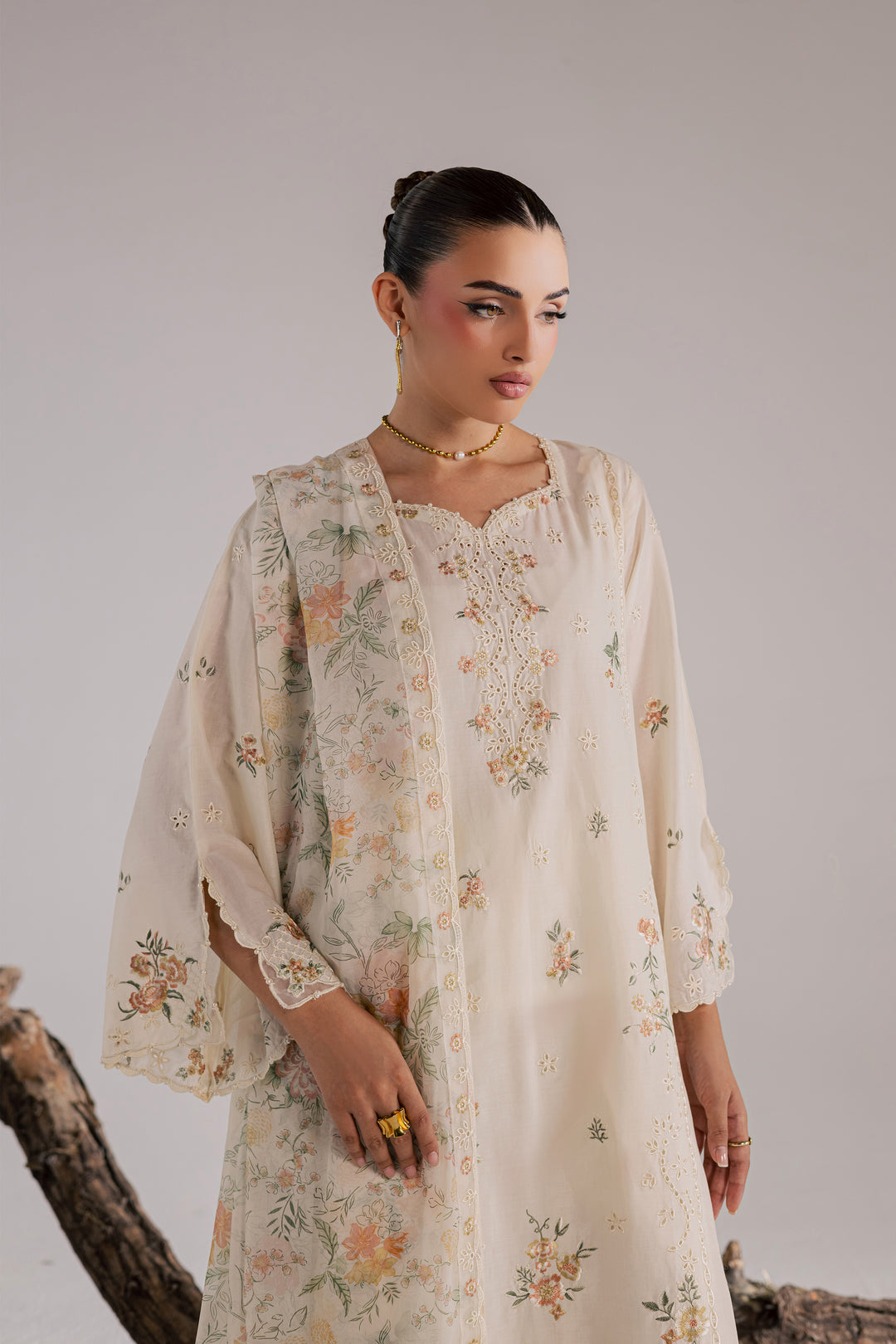 White Zoe 3Pc - Luxury Embroidered Lawn