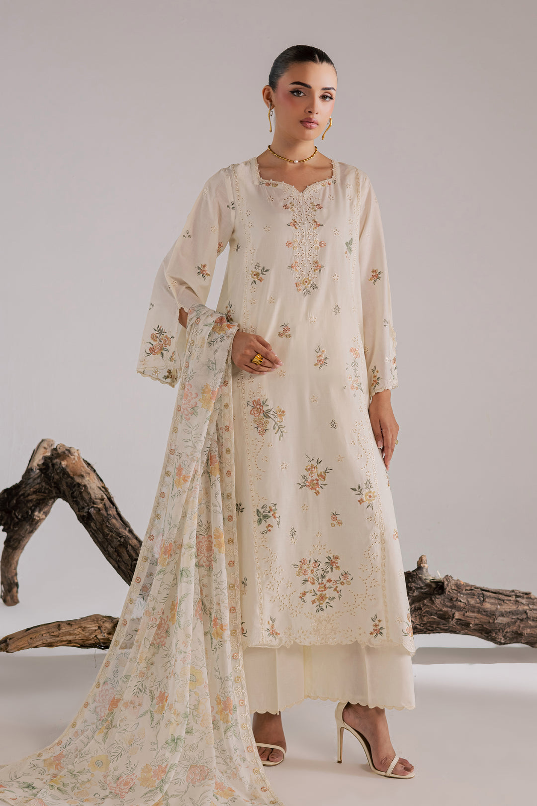 White Zoe 3Pc - Luxury Embroidered Lawn