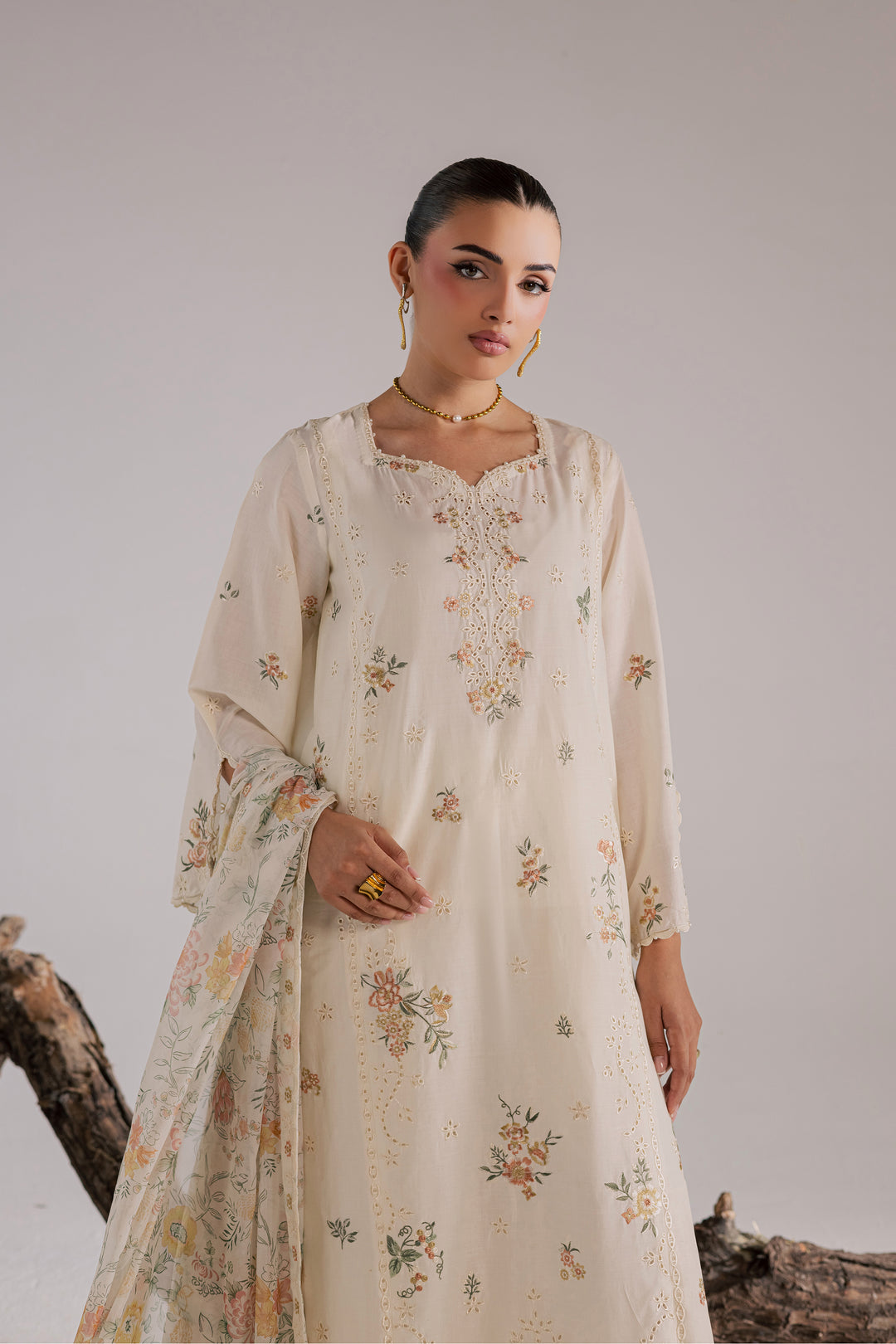White Zoe 3Pc - Luxury Embroidered Lawn