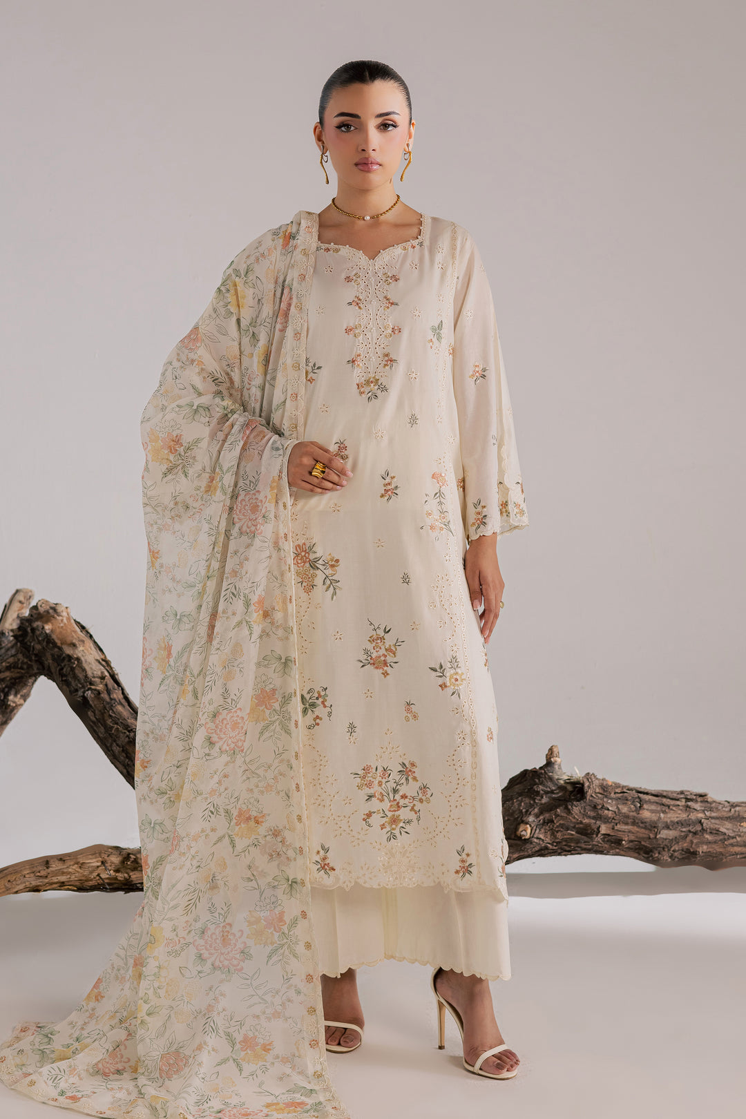 White Zoe 3Pc - Luxury Embroidered Lawn
