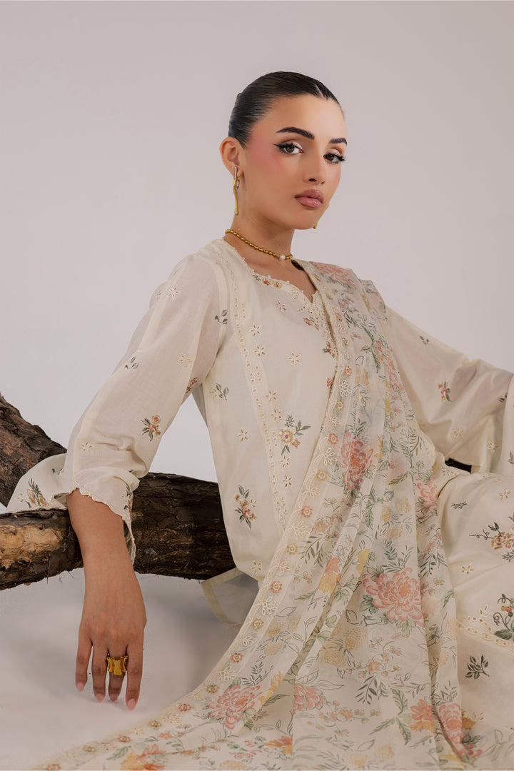 White Zoe 3Pc - Luxury Embroidered Lawn