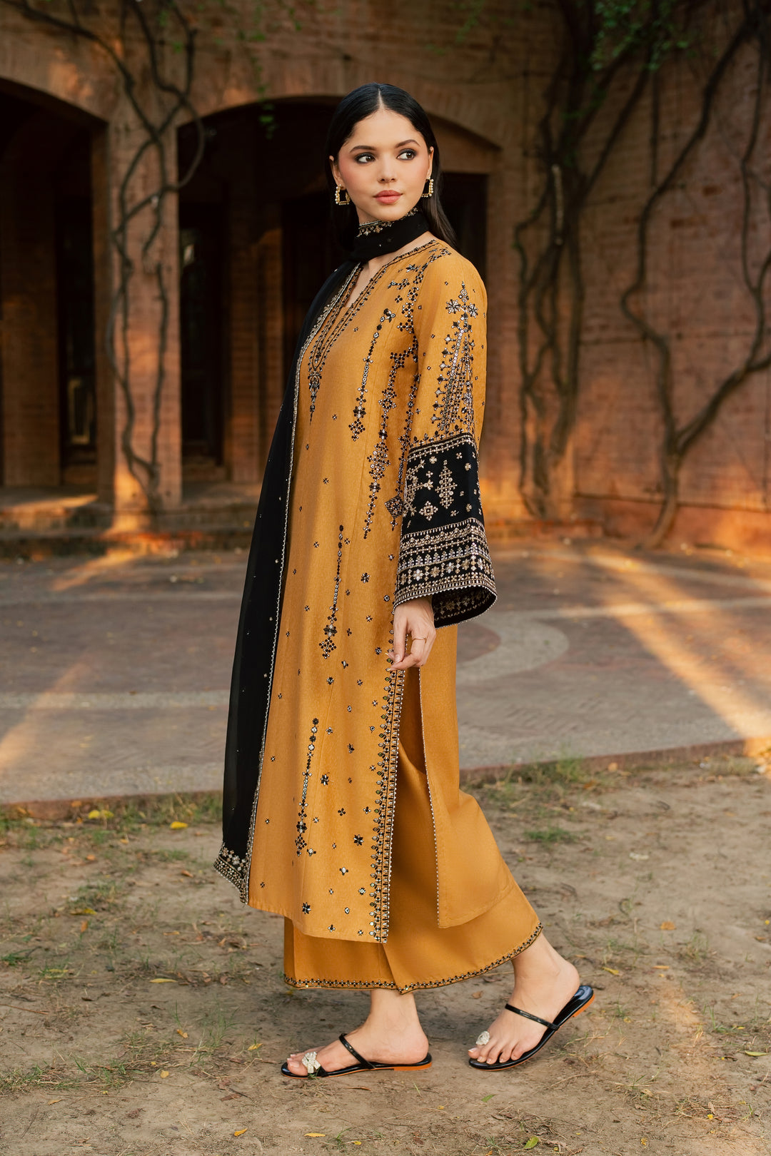 Arzina 3Pc - Embroidered Karandi Pret