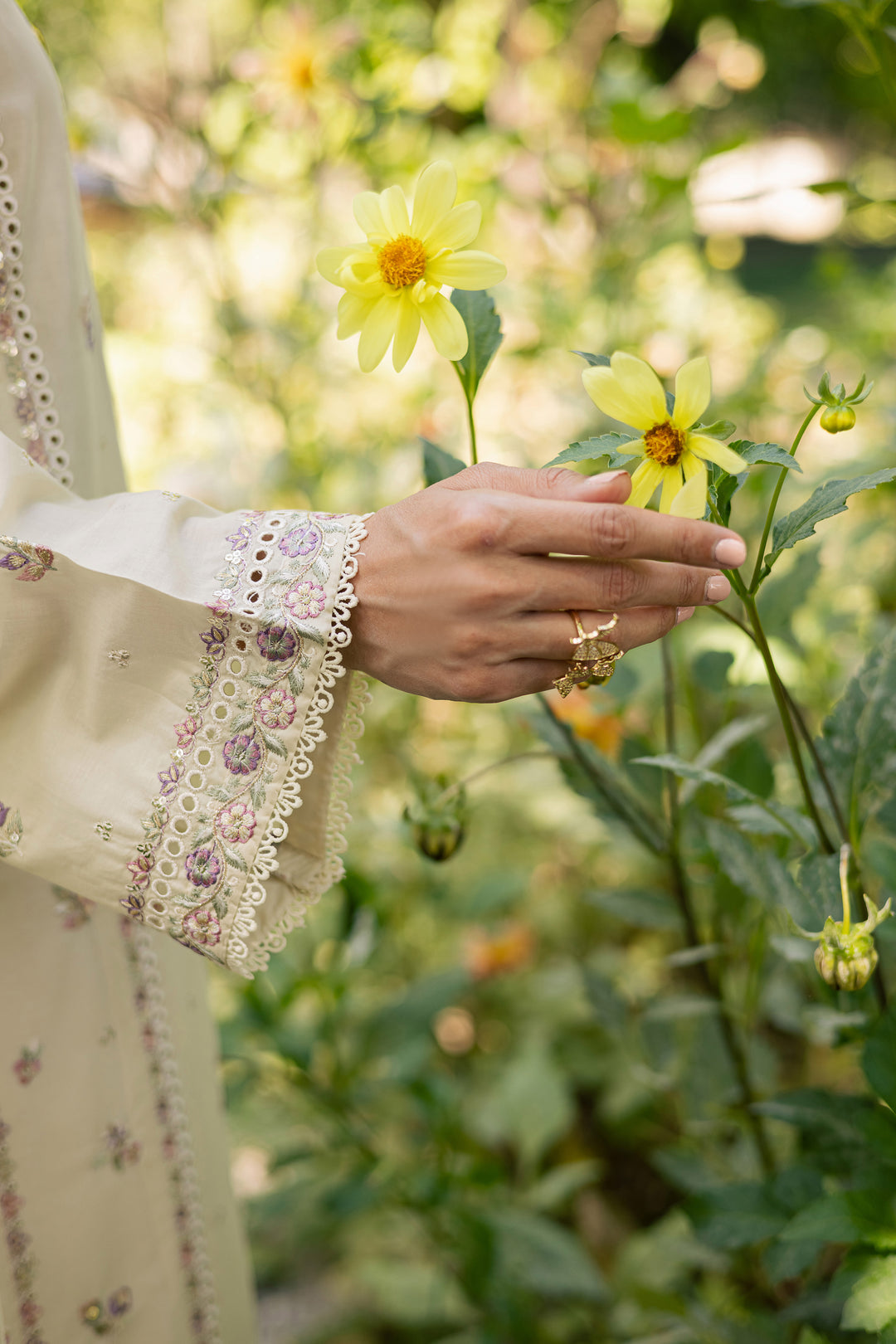 Vanilla 3Pc - Festive Embroidered Lawn