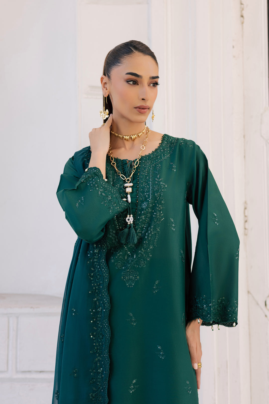 Manta 3Pc - Festive Embroidered Lawn
