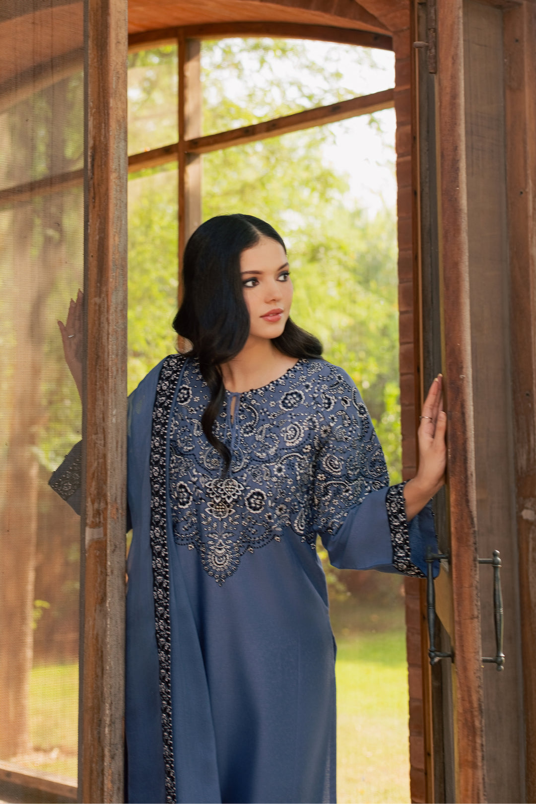 Sozni 3Pc - Embroidered Karandi Pret
