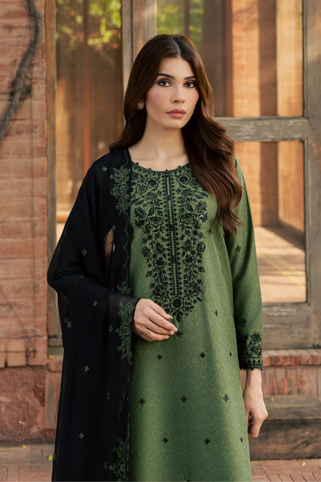 Green Willow 3Pc - Embroidered Karandi Pret