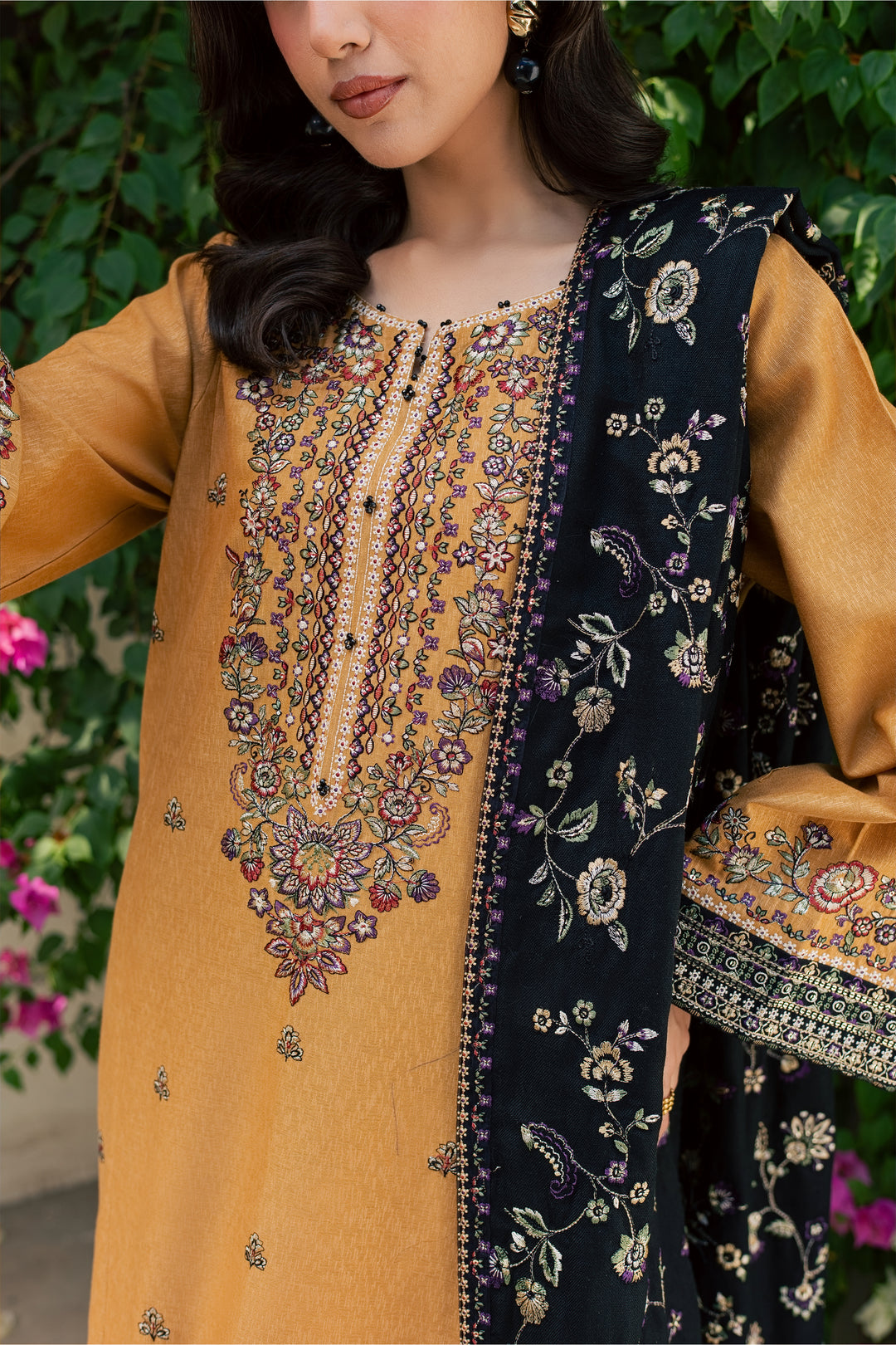 Zaar 3Pc - Embroidered Karandi Pret